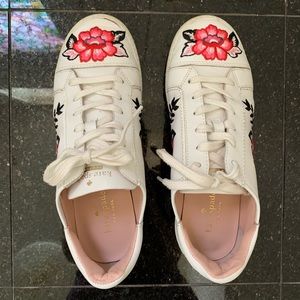 Kate Spade Everhart sneaker embroidered flowers